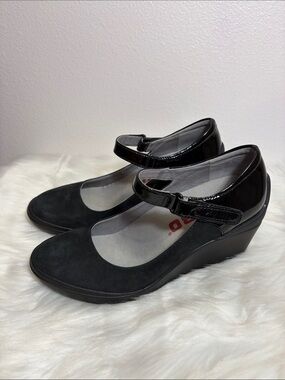 Tsubo Black Wedge Heel Contrast Mary Jane Shoes
